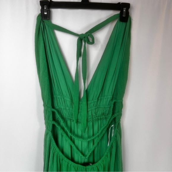 NWT Stunning Season Green Backless Wide Leg Halter
Jumpsuit size:L - Picture 11 of 15